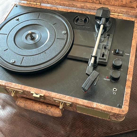 Crosley Cork-Effect Cruiser Bluetooth Record Player (used twice) - Picture 6 of 6